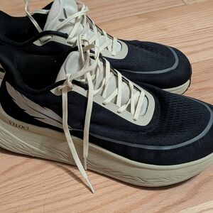 Veloci Black and Cream Athletic Sneakers